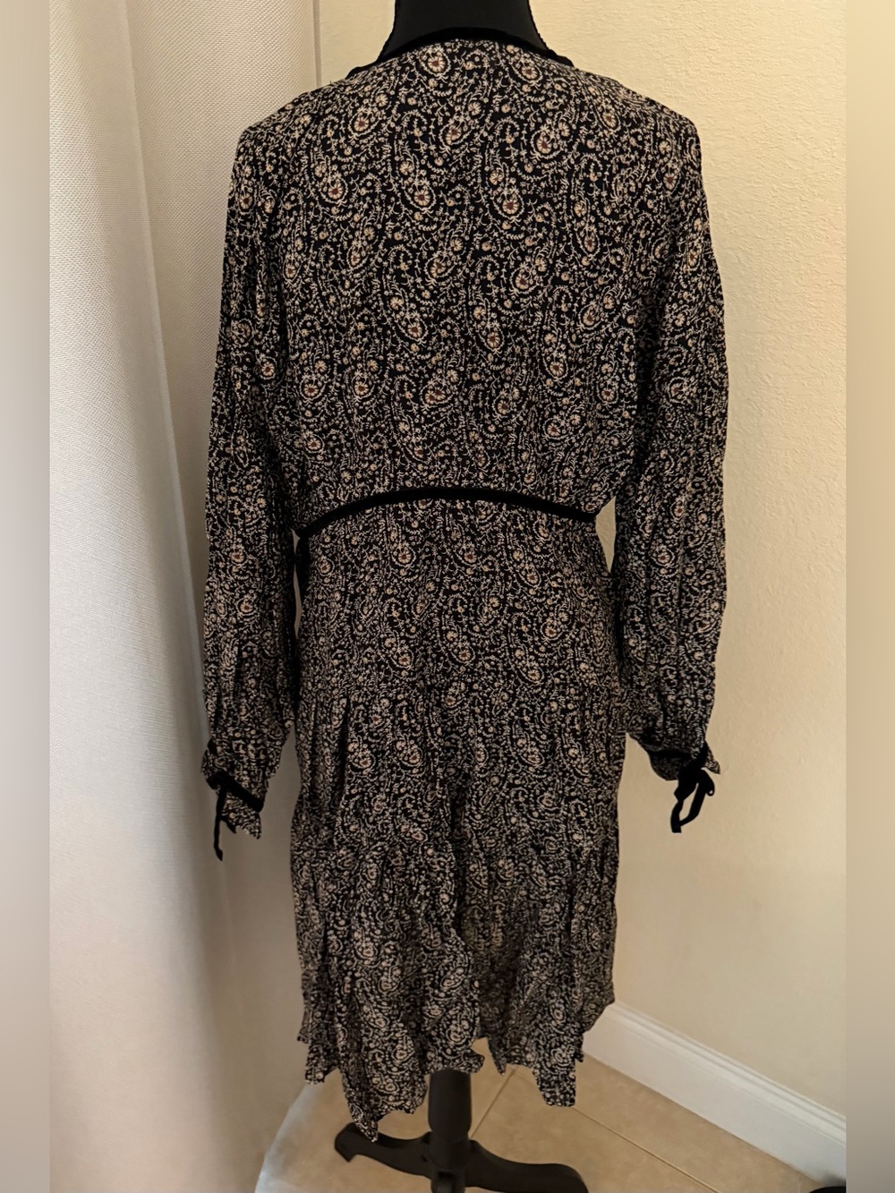 DÔEN Black Floral Velvet Trim Long Sleeve Tent Dress Size S Boho Cottagecore - Picture 7 of 9